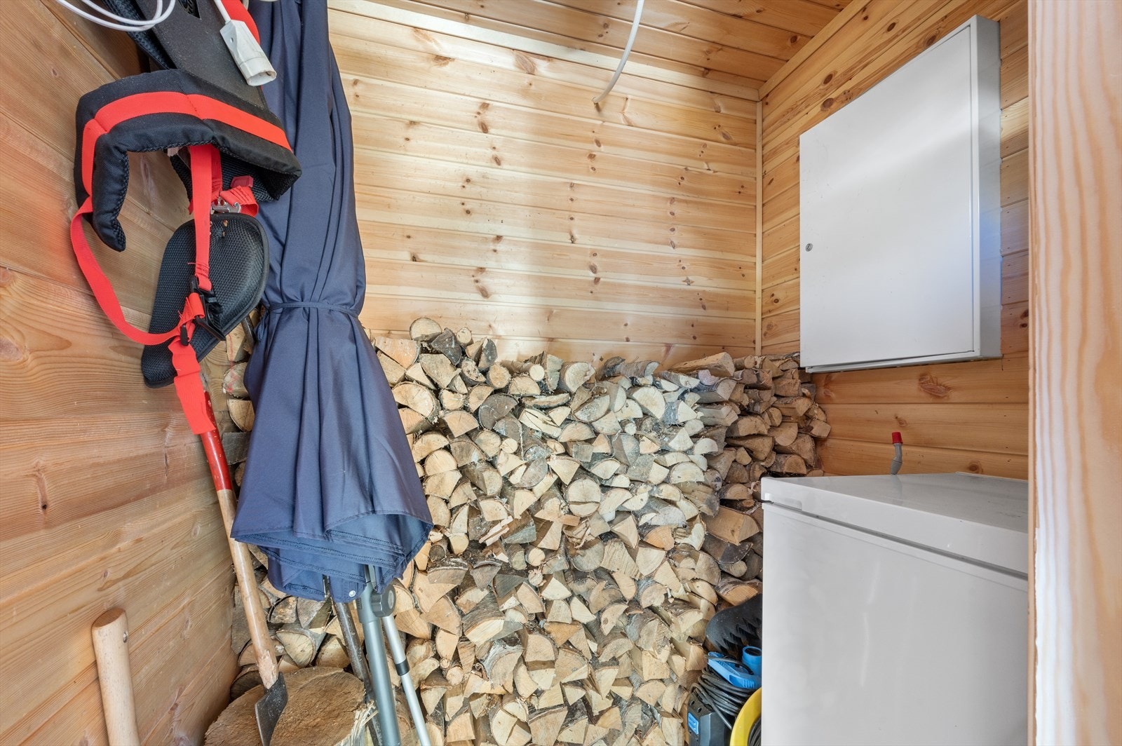 En funksjonell del av helheten - boden gjør hytta mer brukervennlig. Galleribilde