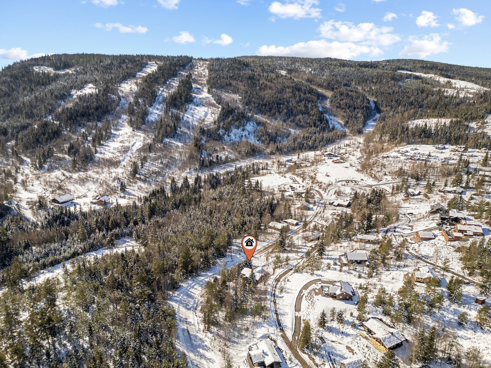 Naturlig og diskret opparbeidet tomt med flott utsyn. Galleribilde