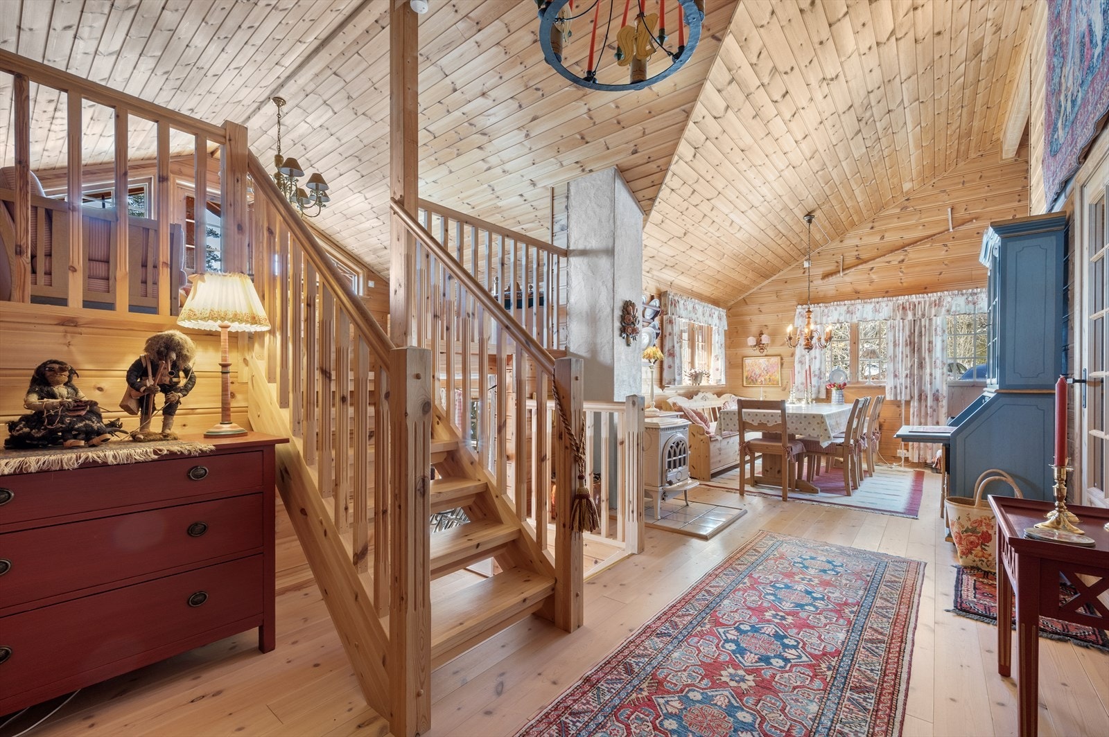 Her er det plass til lange frokoster og spillkvelder. Galleribilde