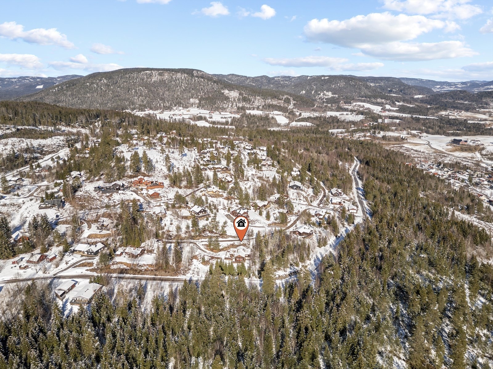 Hytteidyll året rundt - like fin med snø på taket som i solskinn! Galleribilde