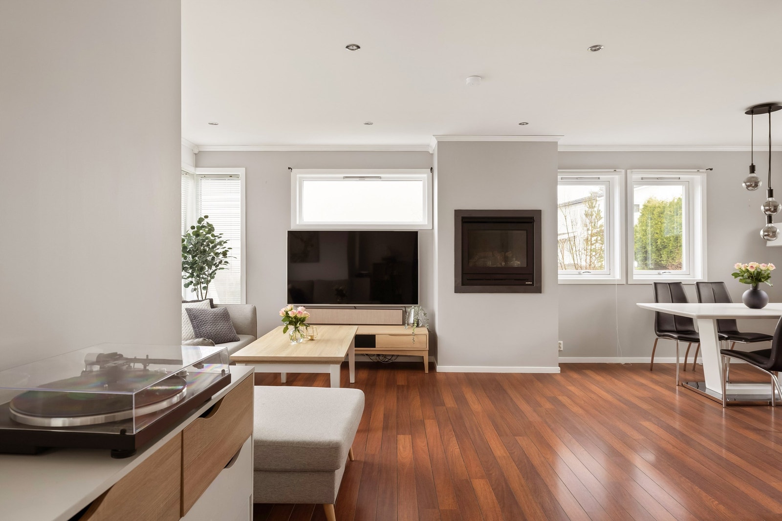 Godt lysinslipp i leiligheten. Galleribilde