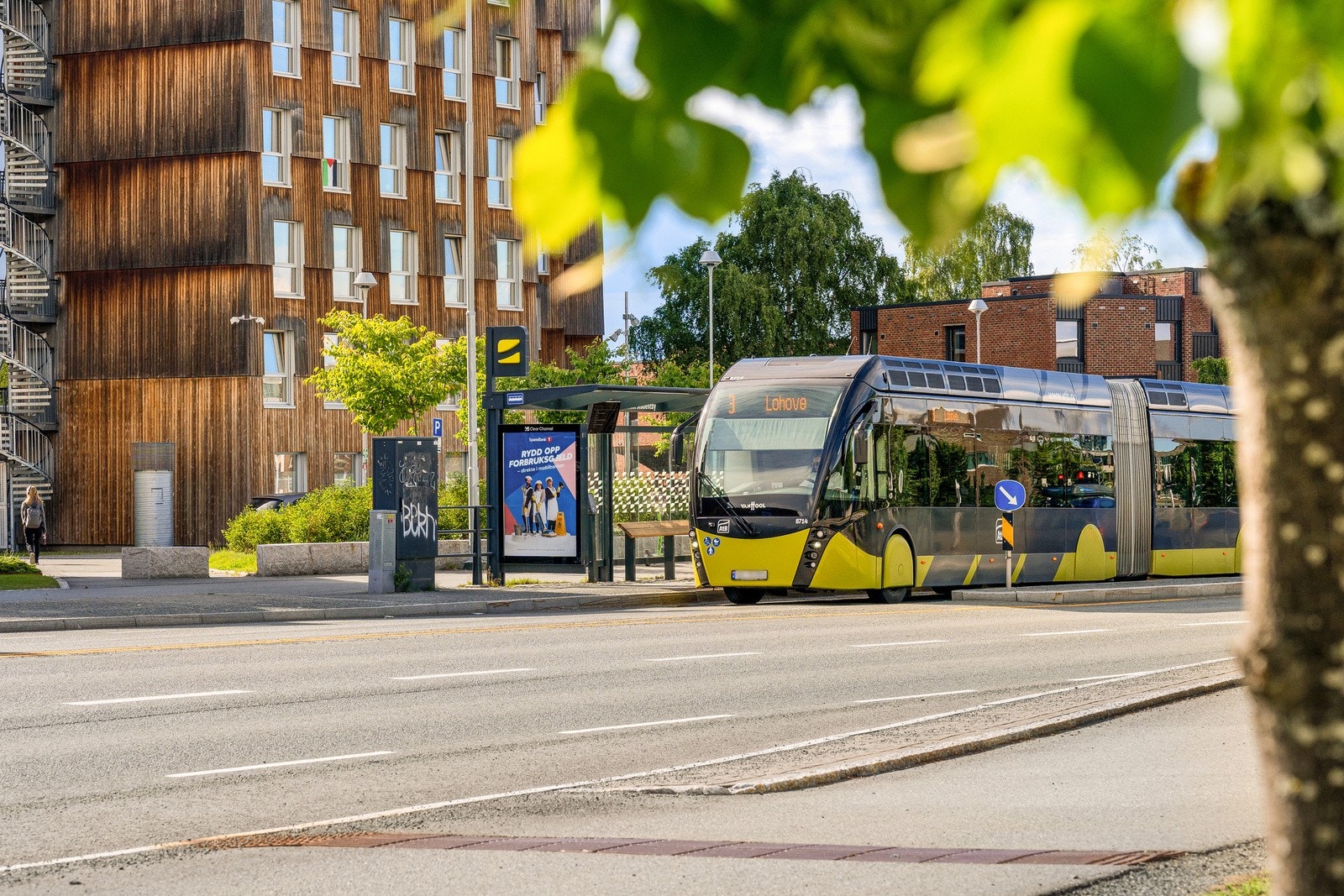Det er få minutters gange til bussholdeplassen Moholt studentby hvor rute nummer 3 og 14 passerer. Galleribilde