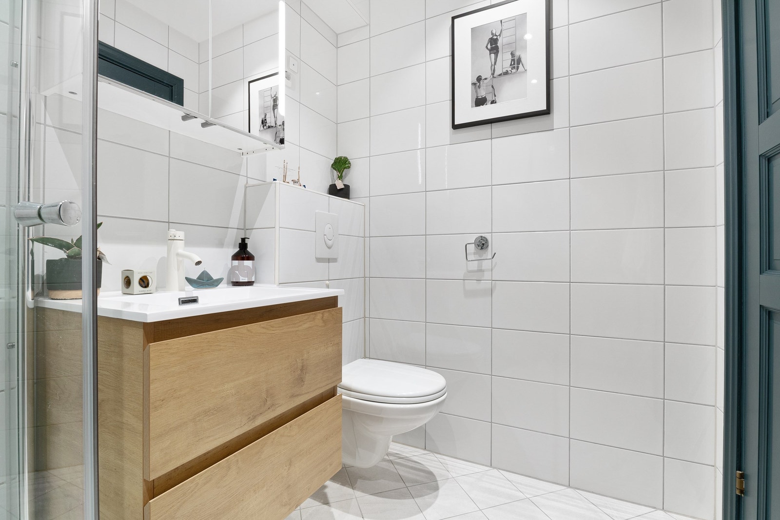 Nylig oppgradert bad. Badet har også varmekabler i gulvet. Galleribilde