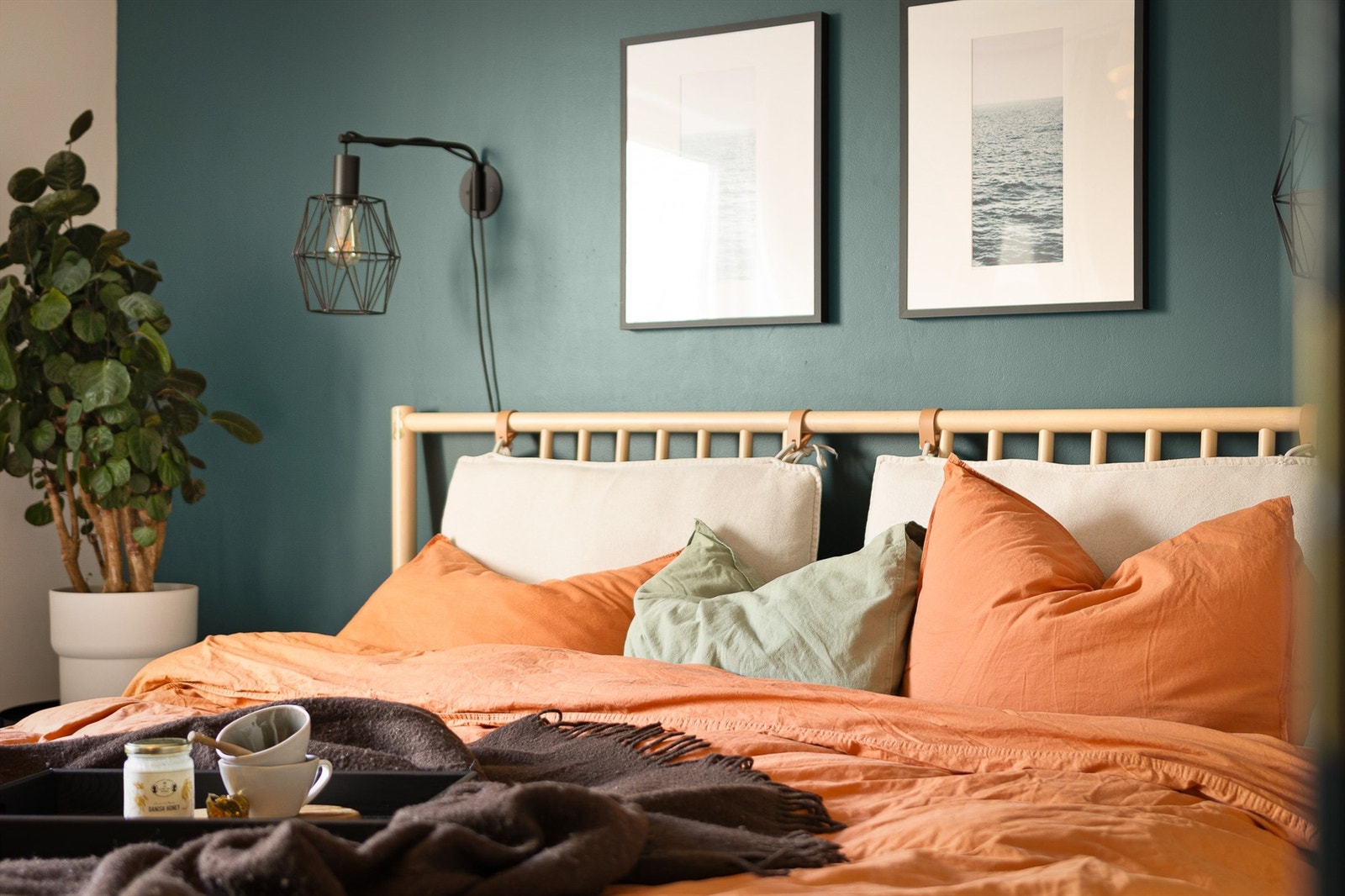 Luftig soverom med morgensol. Galleribilde