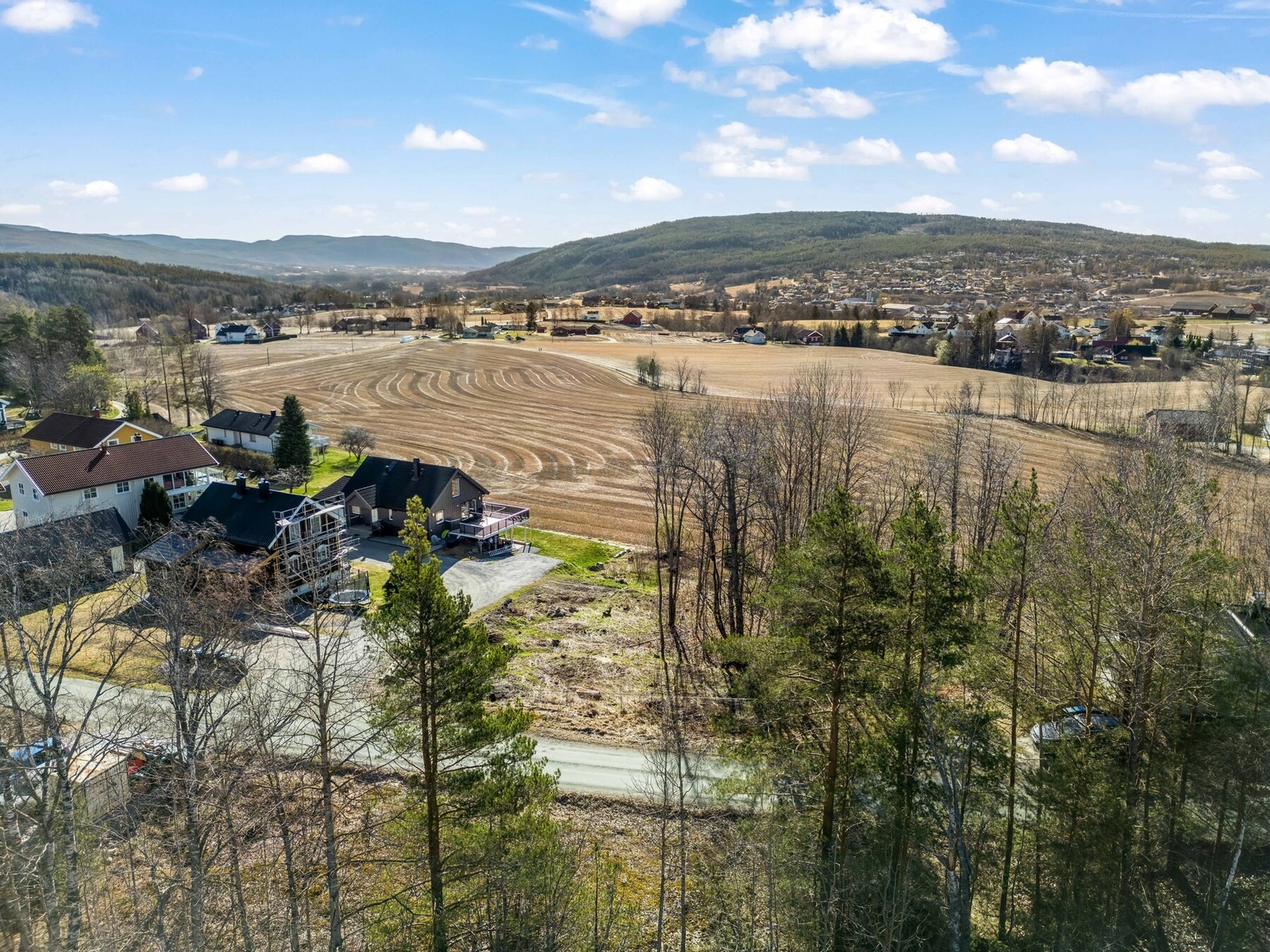 Uforstyrret utsikt mot Bø sentrum Galleribilde