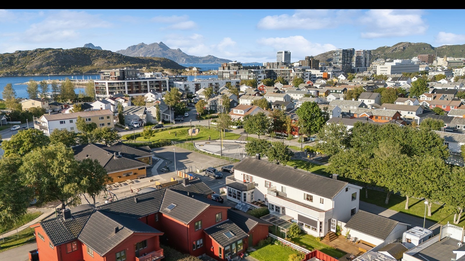 Kun 10-15 minutters gange til sentrum - Sentrum er fylt med koselige butikker, restauranter og kafeer Galleribilde