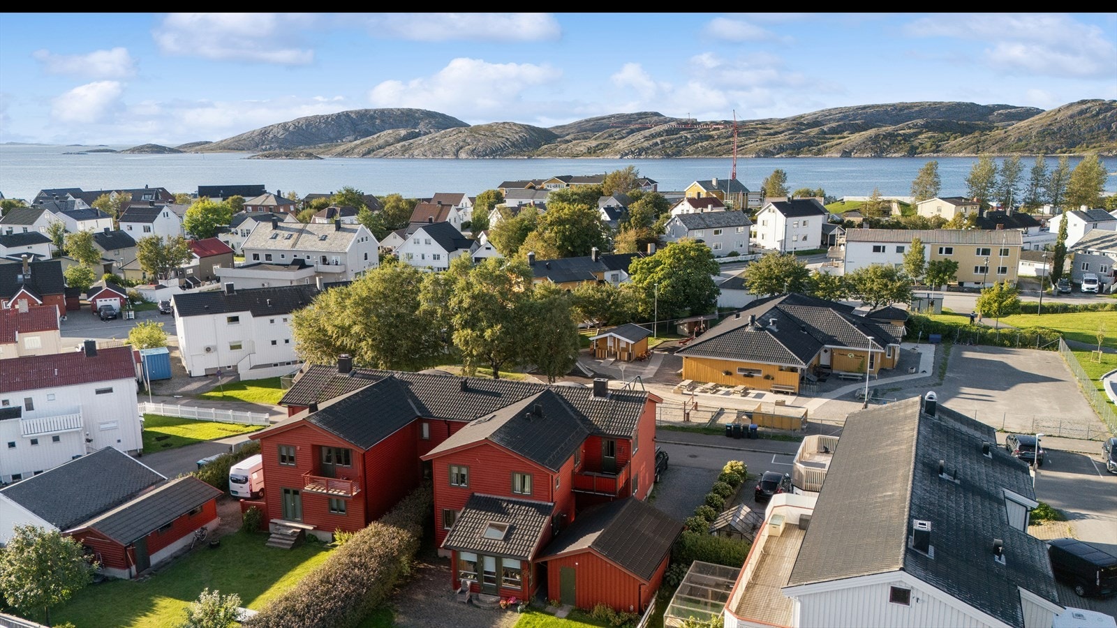 Nærhet er det også til Pelle Molins Plass med badestrand og grillplass Galleribilde