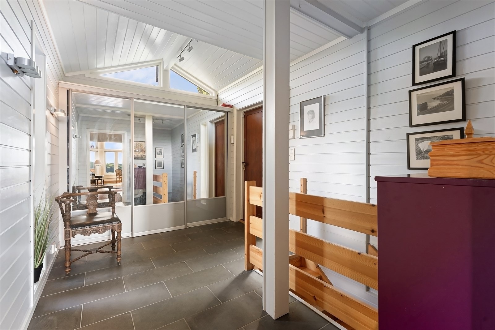 Flislagt entré med varme i gulvet. Galleribilde