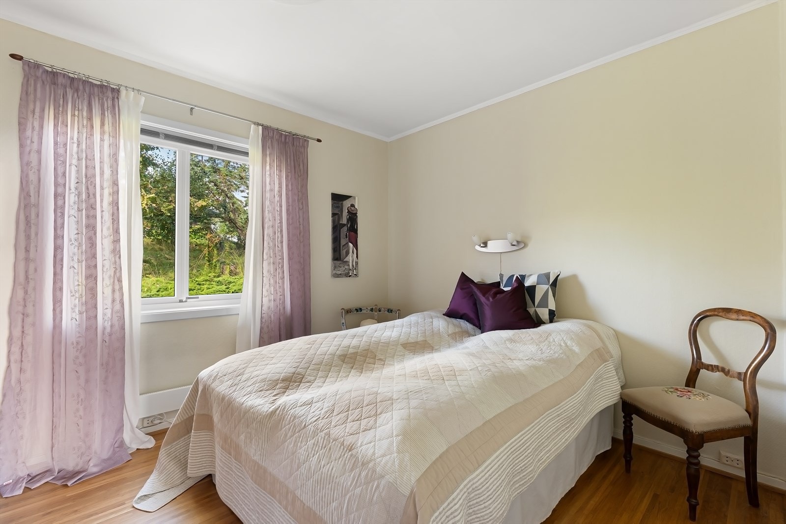 Boligen inneholder 3 soverom, alle i 1. etasje. Galleribilde