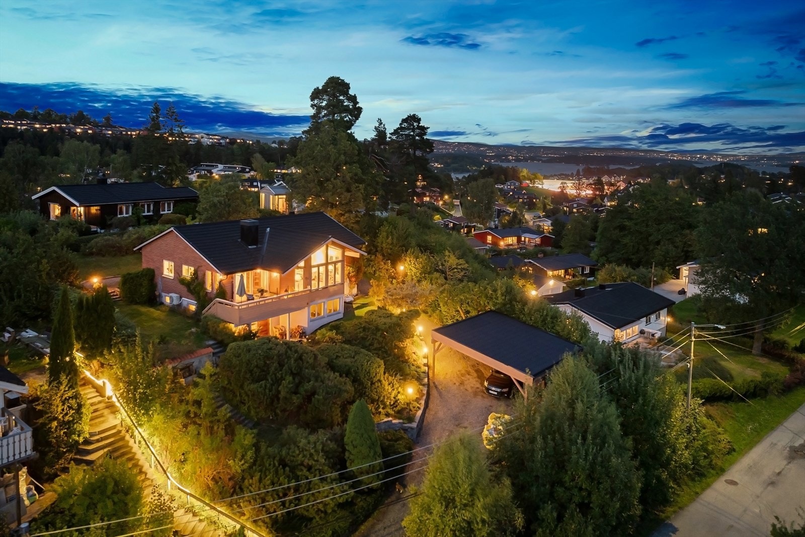 Krillåsveien 95A har en attraktiv beliggenhet på Vettre i Asker. Galleribilde