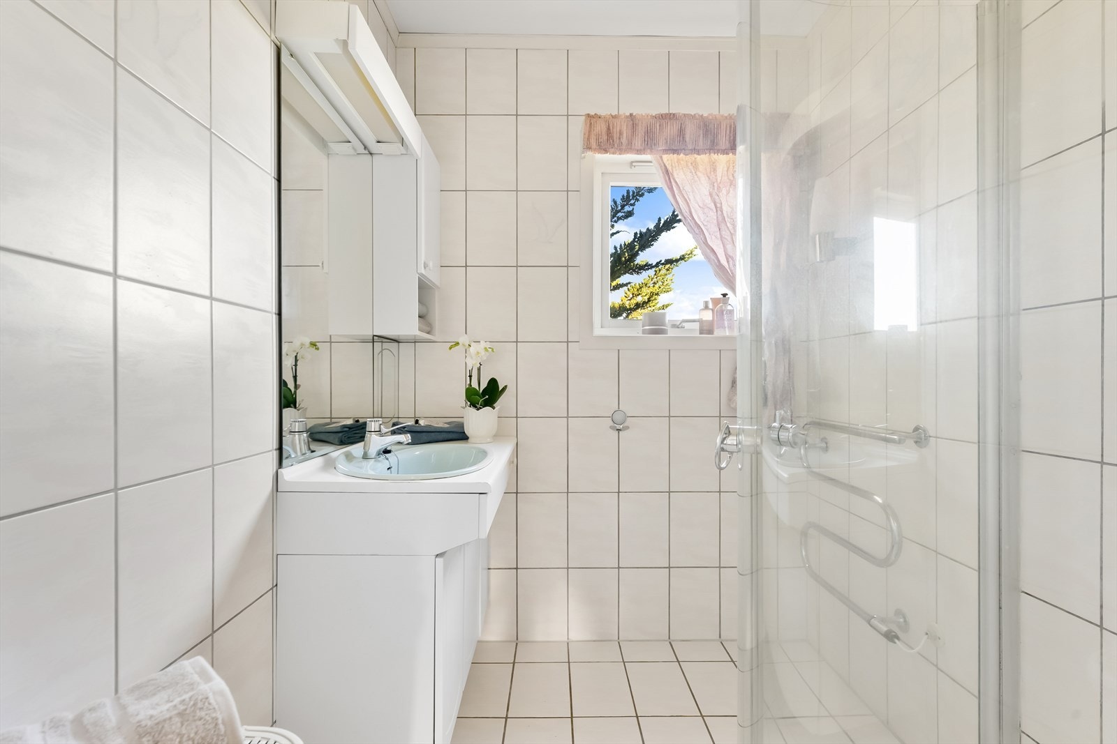 Flislagt bad med varme i gulvet. Galleribilde