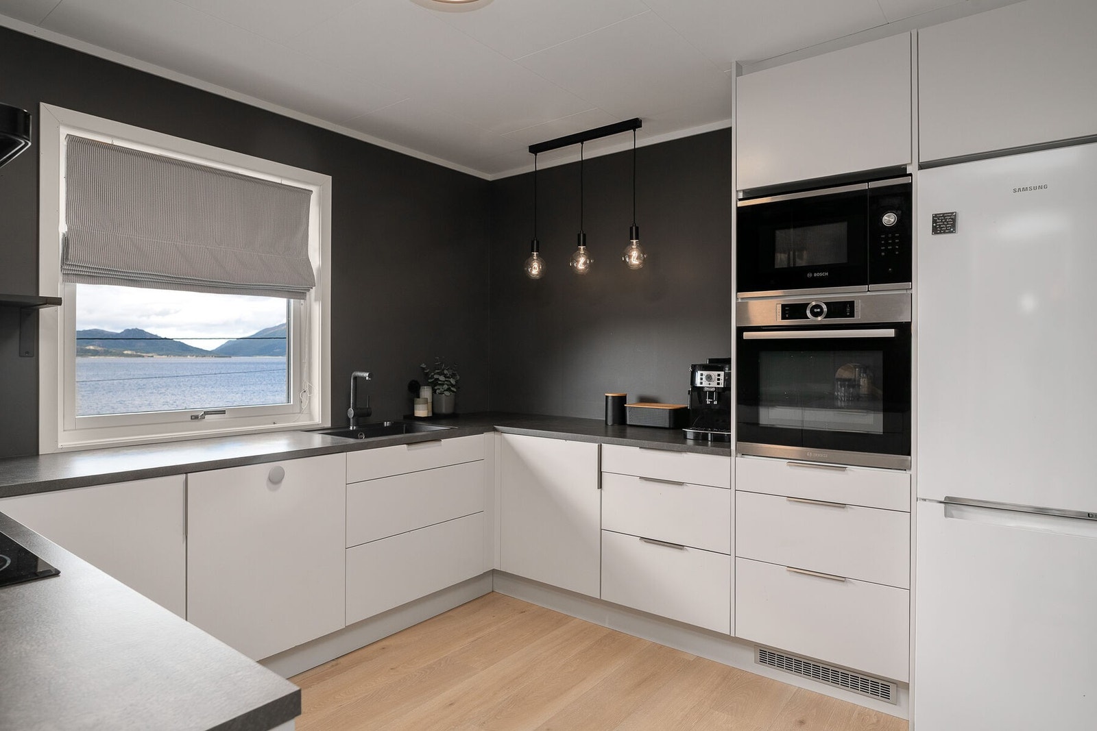 Pent kjøkken med innredning fra 2022 Galleribilde