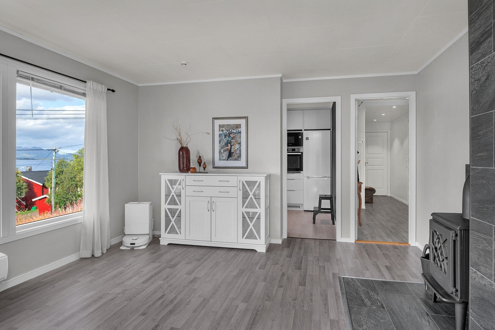 Fra stue mot kjøkken Galleribilde