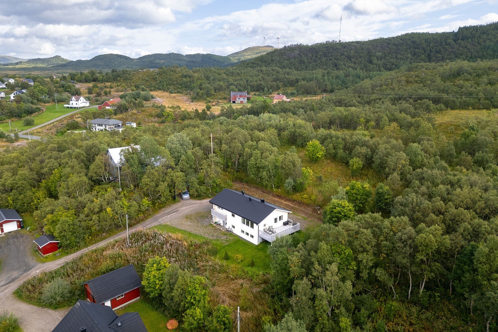 Eiendommen sett fra lufta Galleribilde