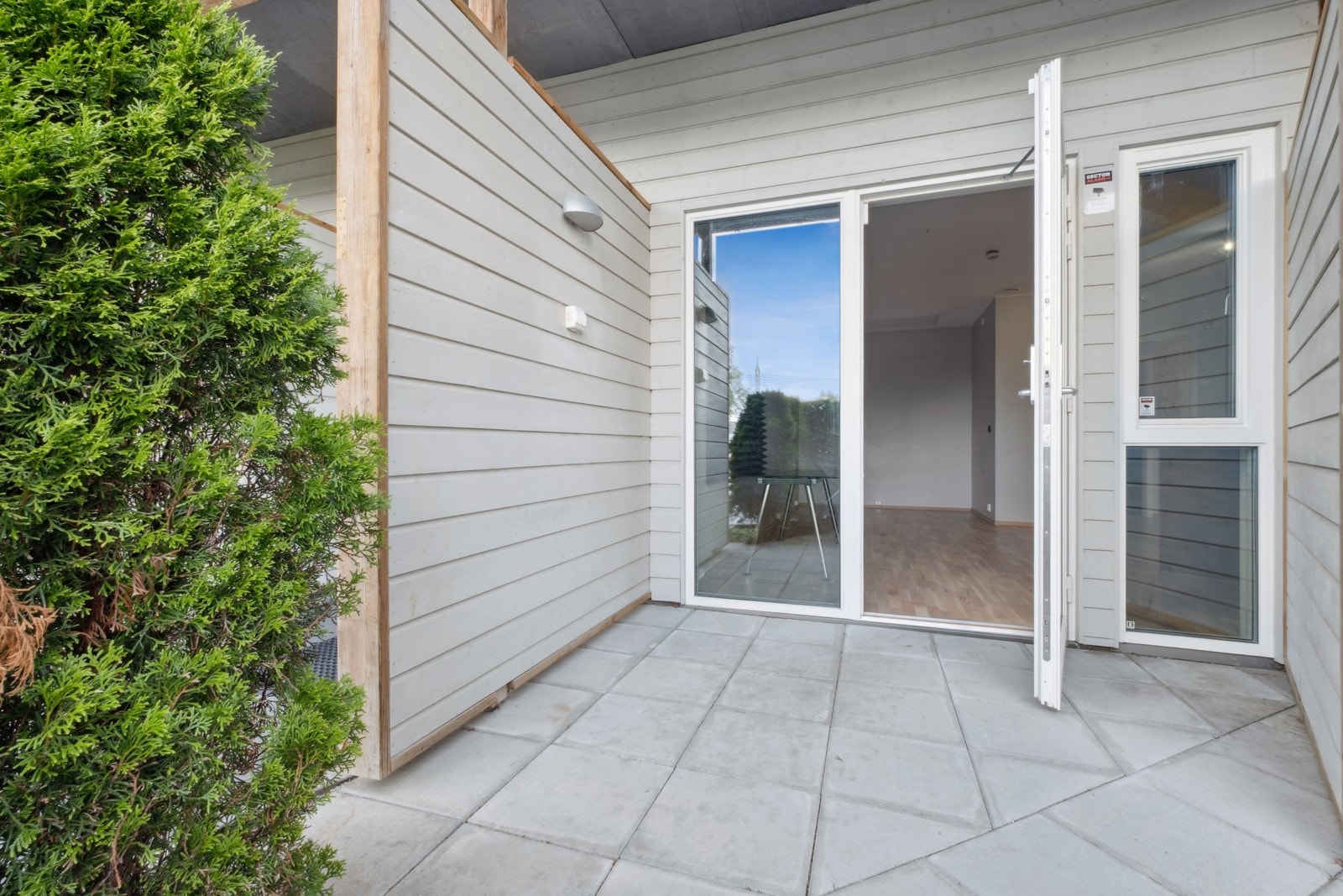 Liten terrasse som er vestvendt Galleribilde