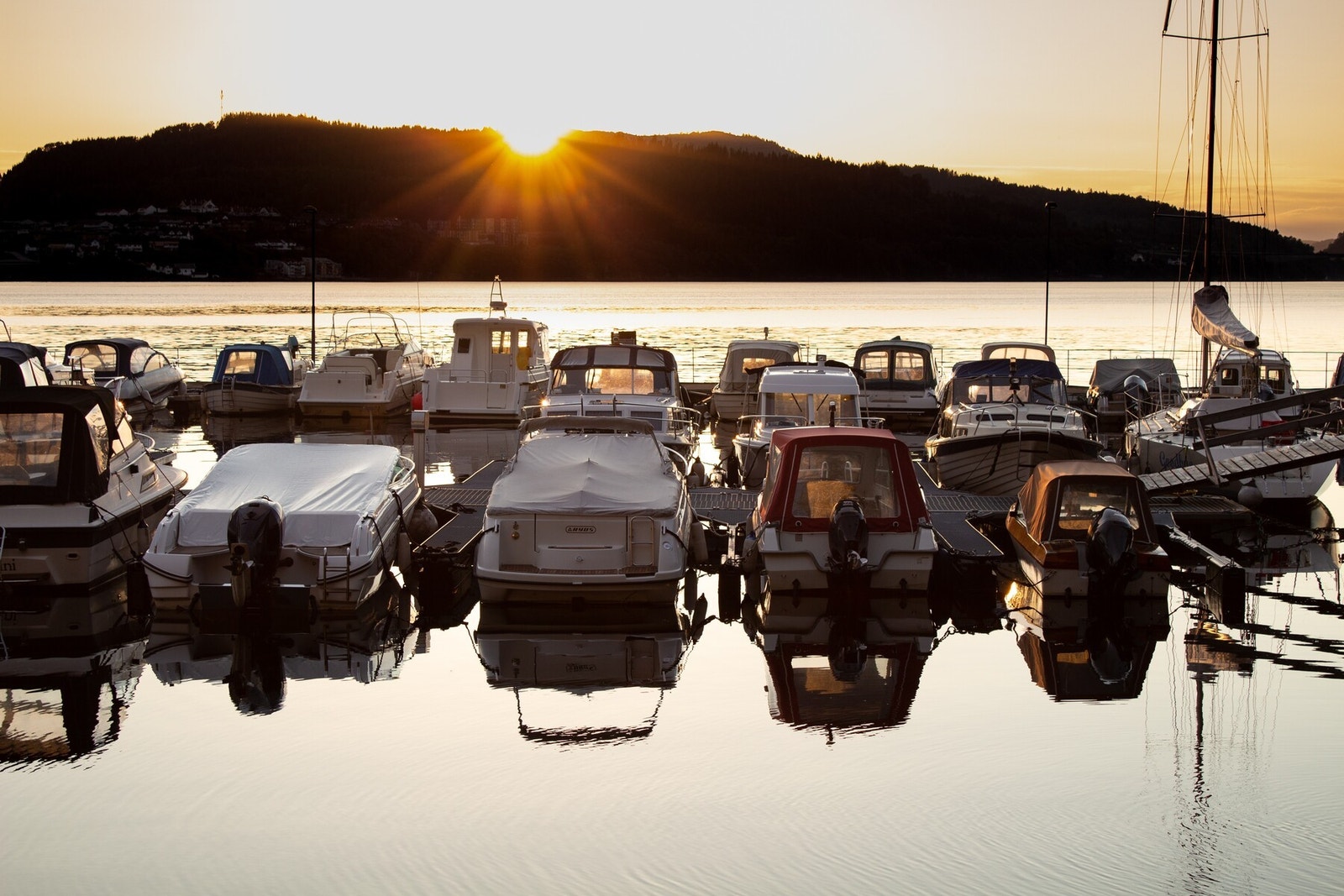 Båthavnen i Salhus. Galleribilde