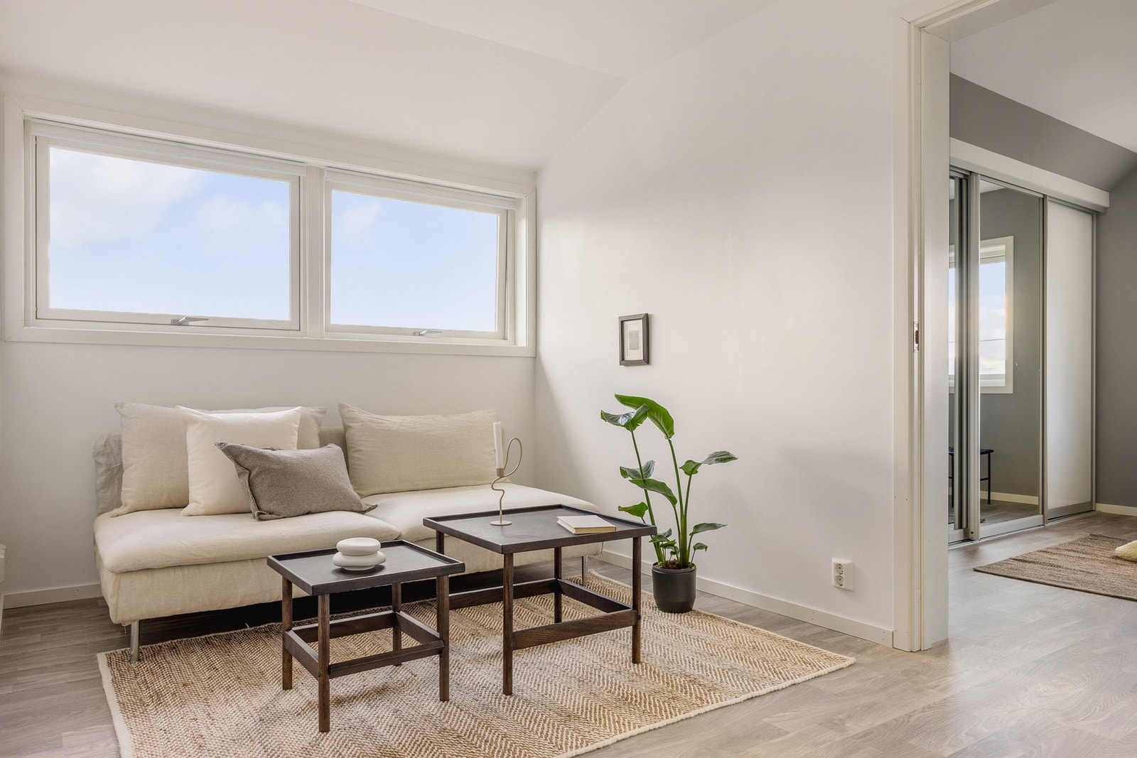 Lys og innbydende stue på 9,1 kvm. Galleribilde