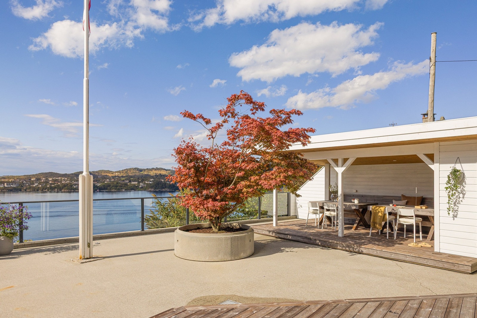 Tellevikvegen 38 presenteres av EIE Eiendomsmegling v/ Eivind Kalve og Frode Hauge. Galleribilde