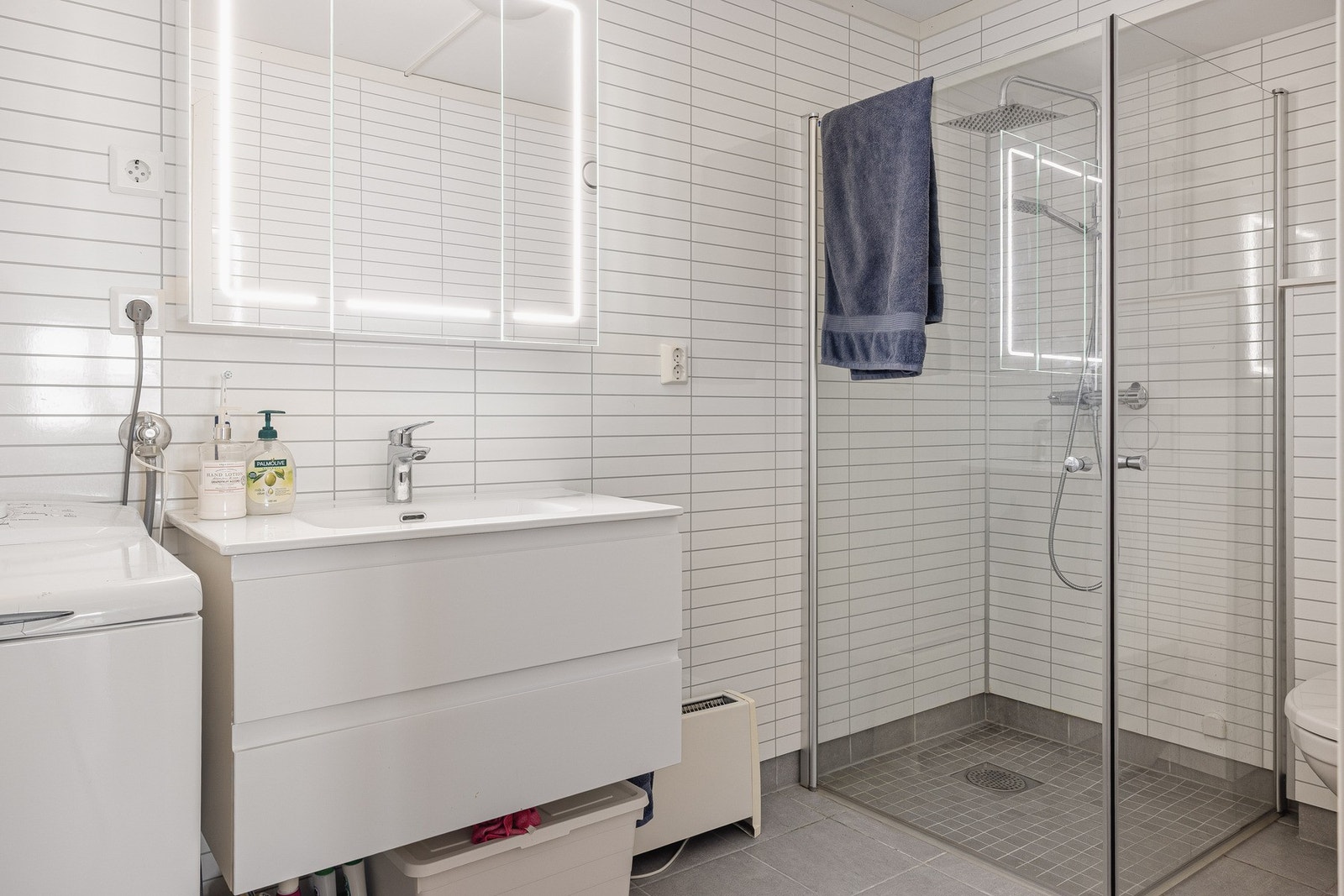 Komplett bad med alt en trenger for hverdagen. Galleribilde