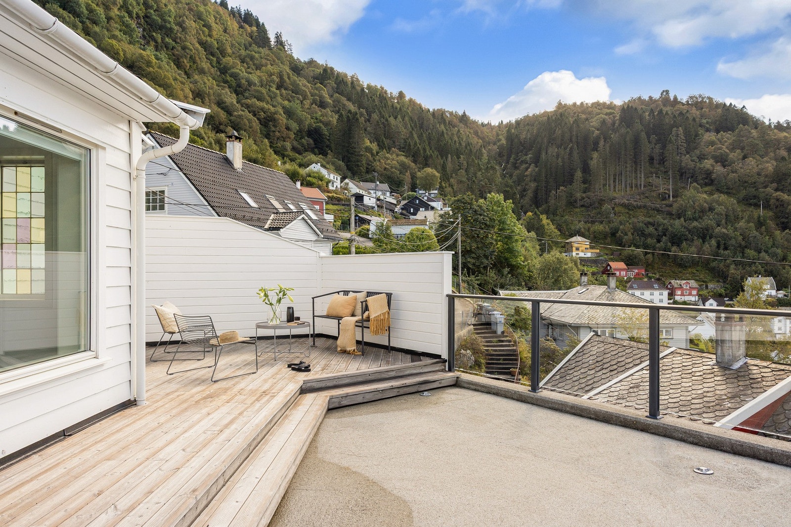 Solrik tomt med panoramautsikt over Salhusfjorden. Galleribilde