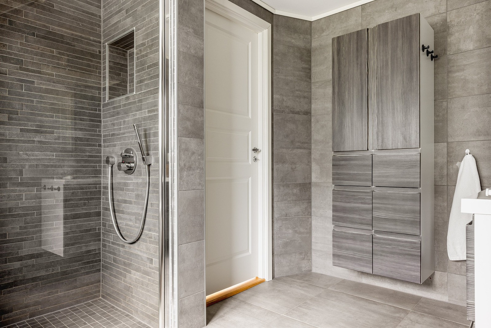 Et helhetlig bad med avtrekk via balansert ventilasjonsanlegg. Galleribilde