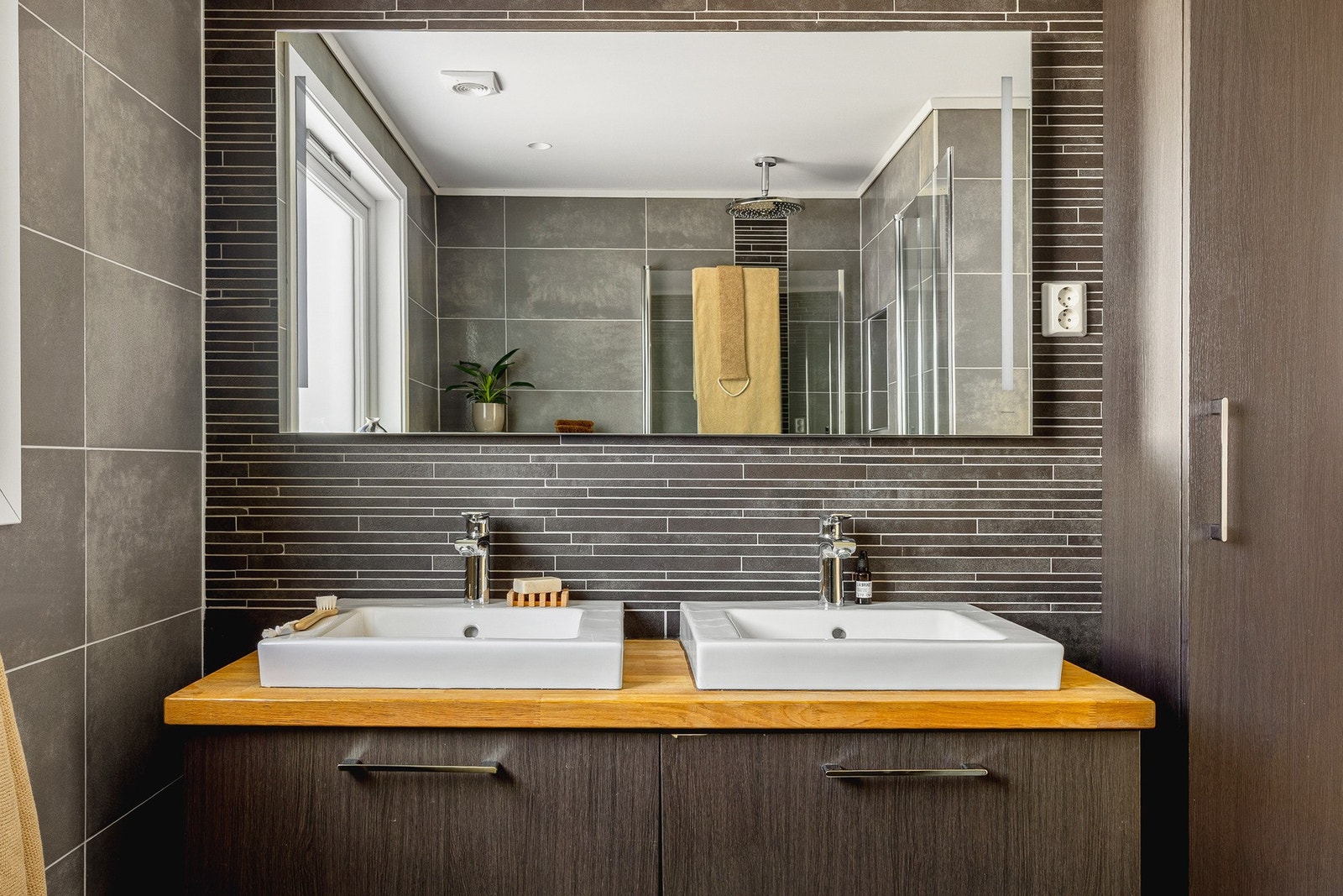 Gjennomført og stilrent bad. Galleribilde