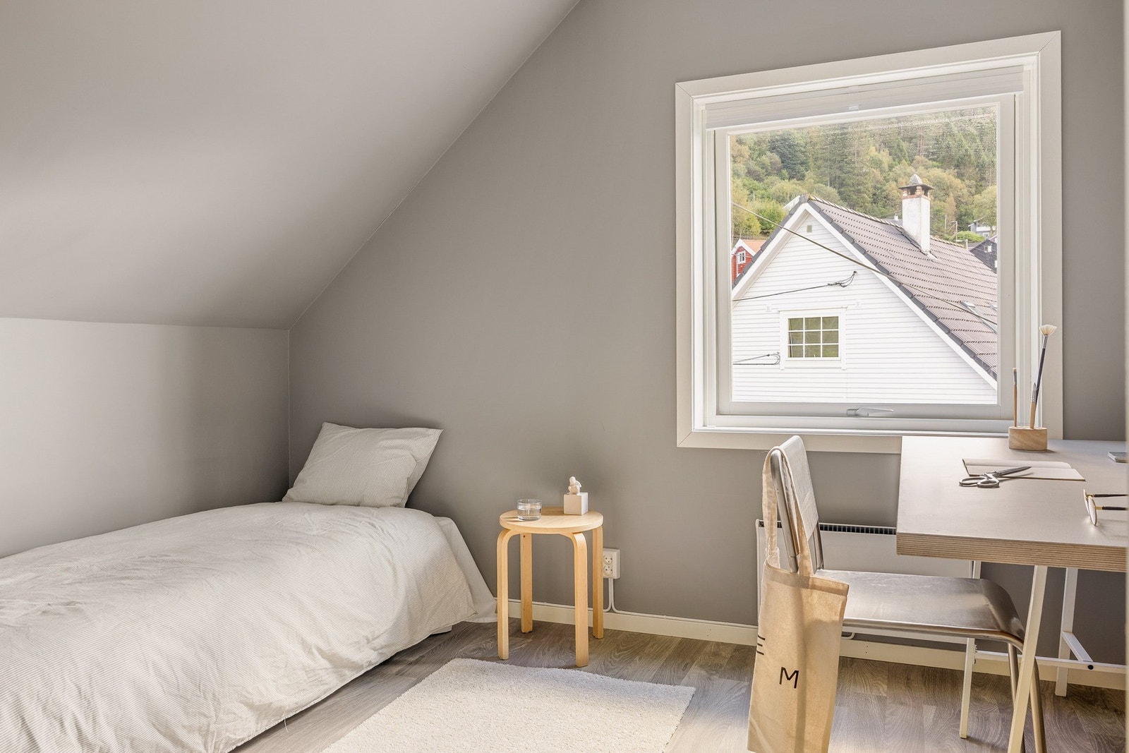 Flotte muligheter for innredning som kontor eller hobbyrom. Galleribilde