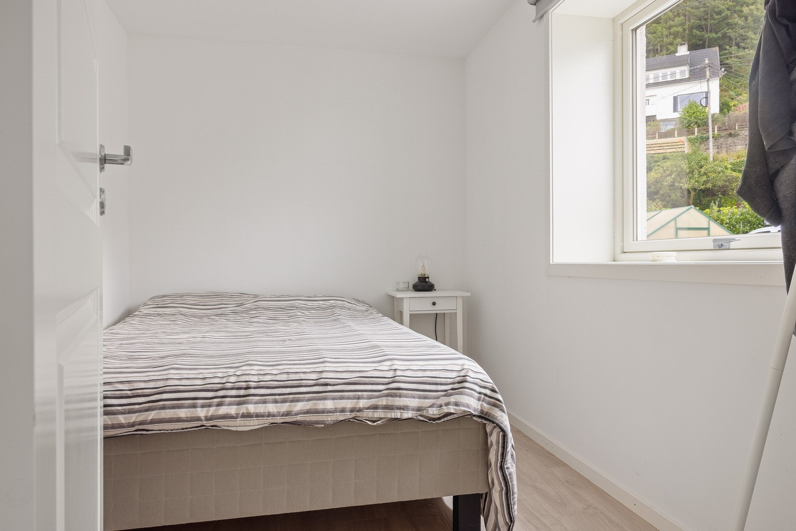 Romslig og lyst for en hyggelig atmosfære. Galleribilde