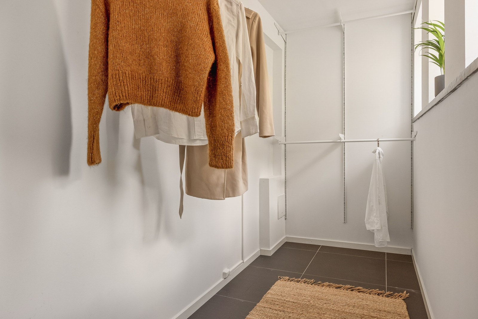 Et lyst første inntrykk med godt av lagringsplass. Galleribilde