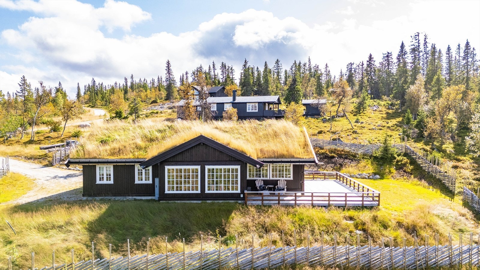 Hytta ble oppført i 2018 og byr på en praktisk planløsning med alt på én flate. Galleribilde