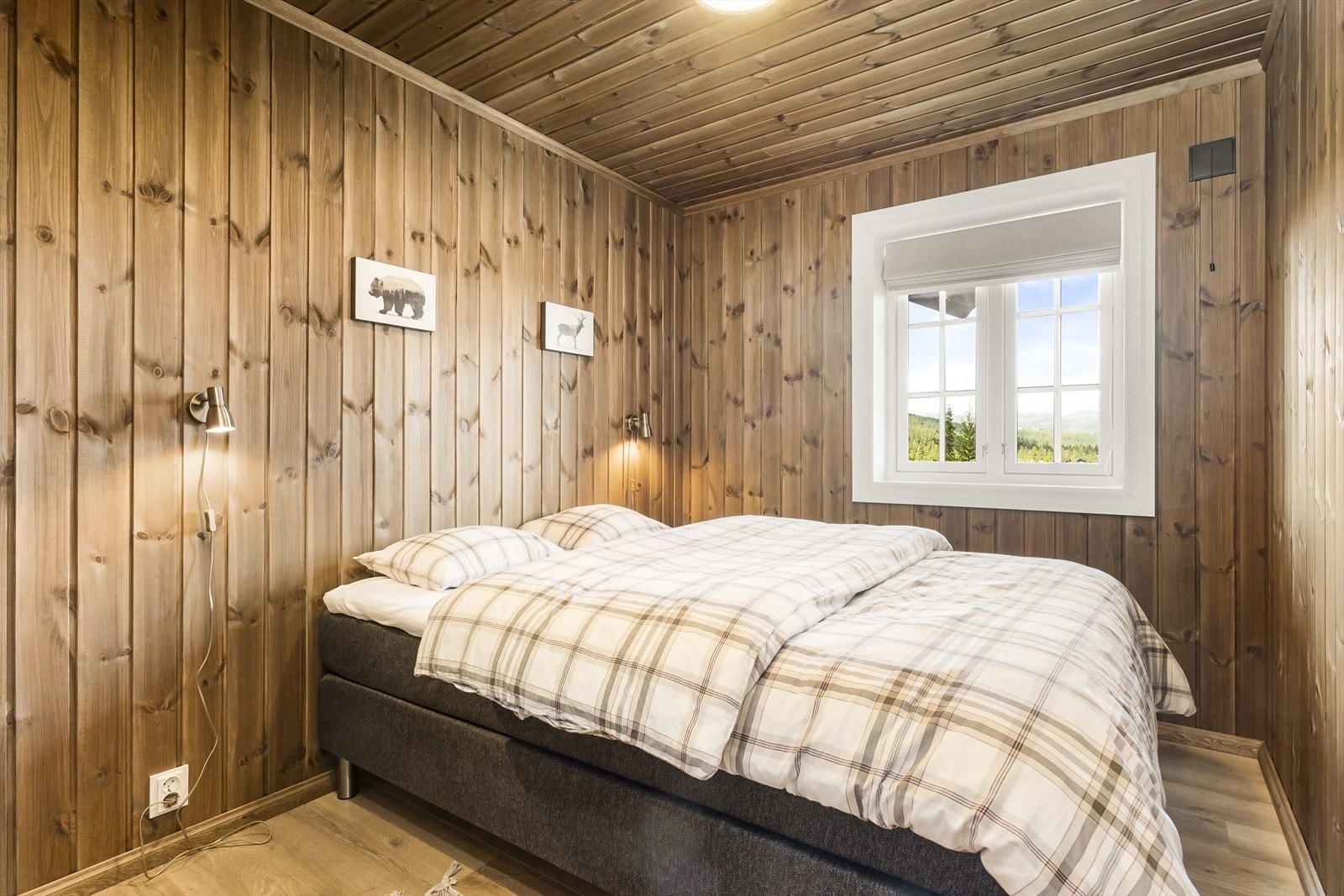 Soverommene er innredet for å skape et rolig og komfortabelt sted å trekke seg tilbake. Galleribilde