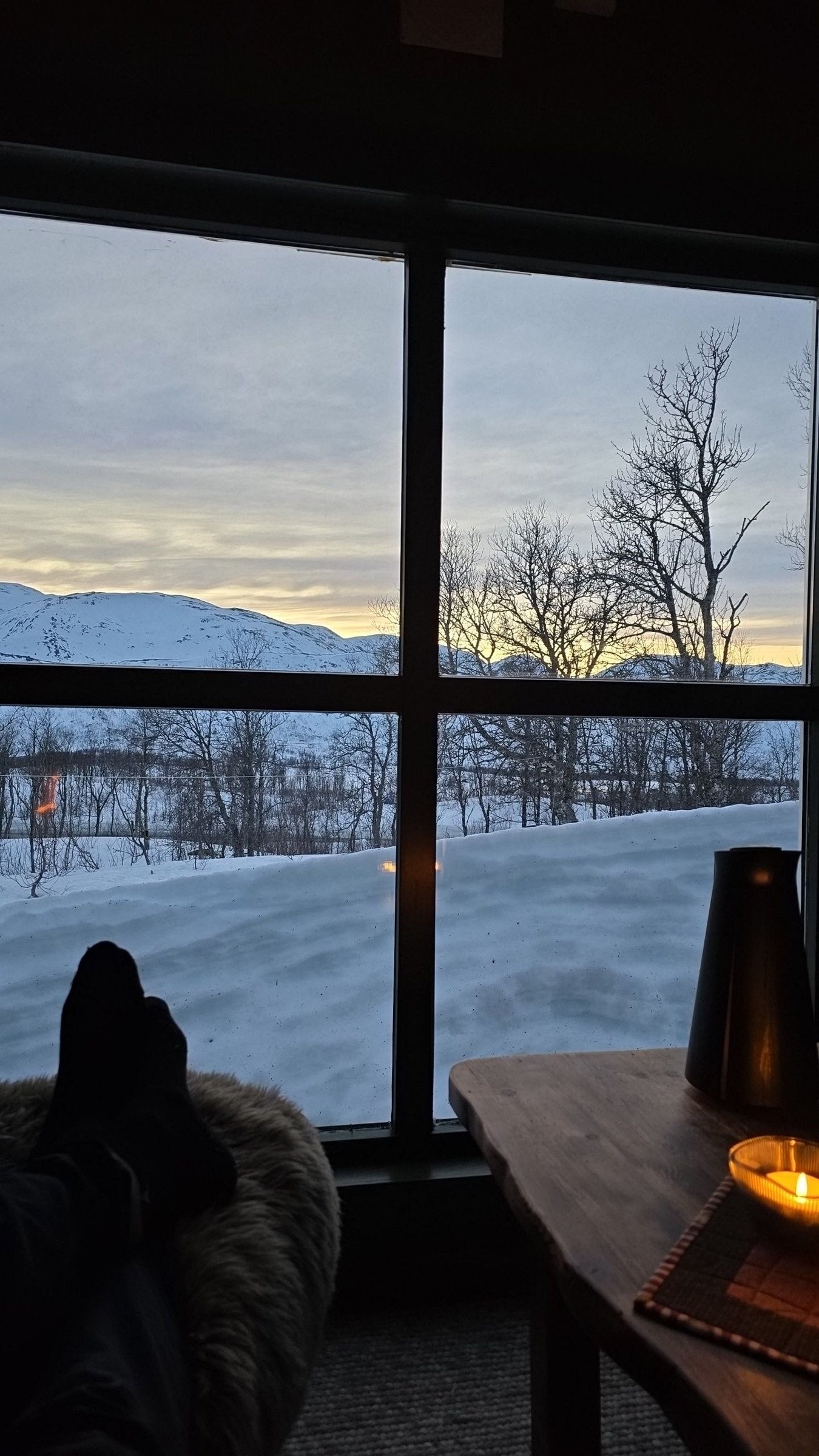 Utsikt fra stuevindu vinterstid Galleribilde