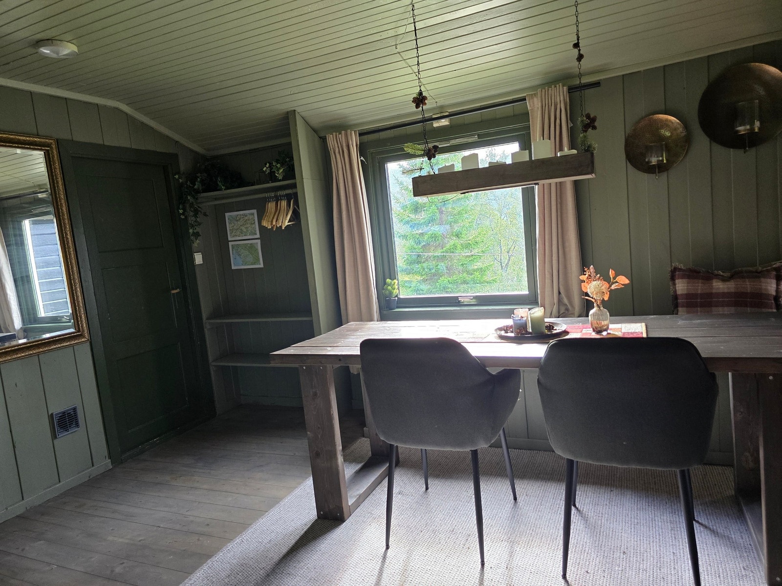 Garderobe og spisestue Galleribilde