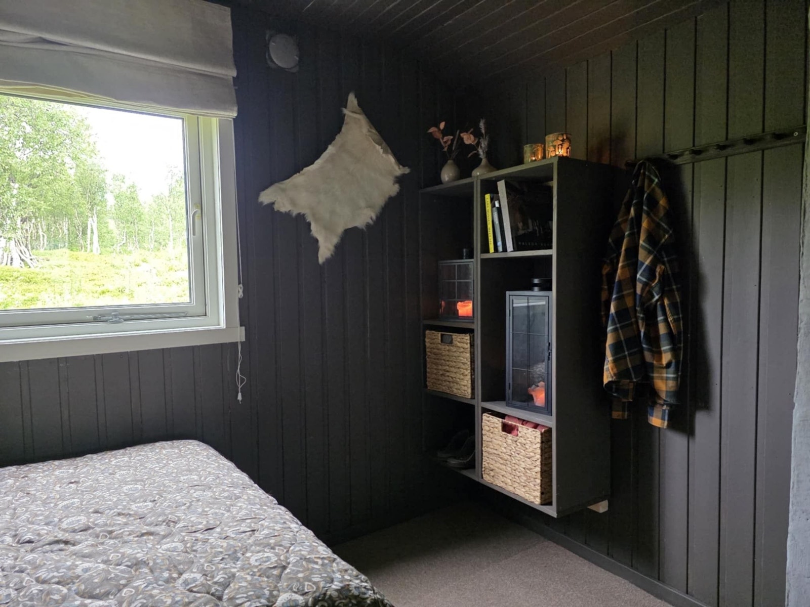 Hylle på soverom Galleribilde