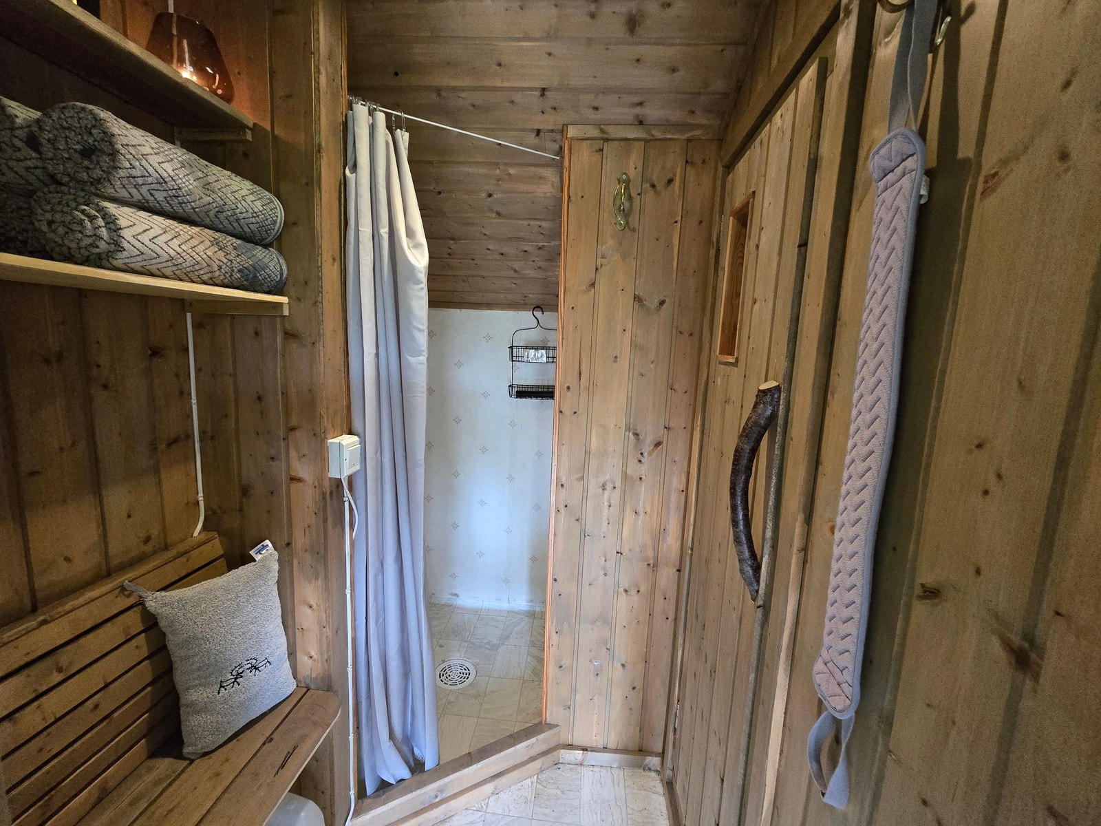 Dusjrom med inngang til badstue Galleribilde