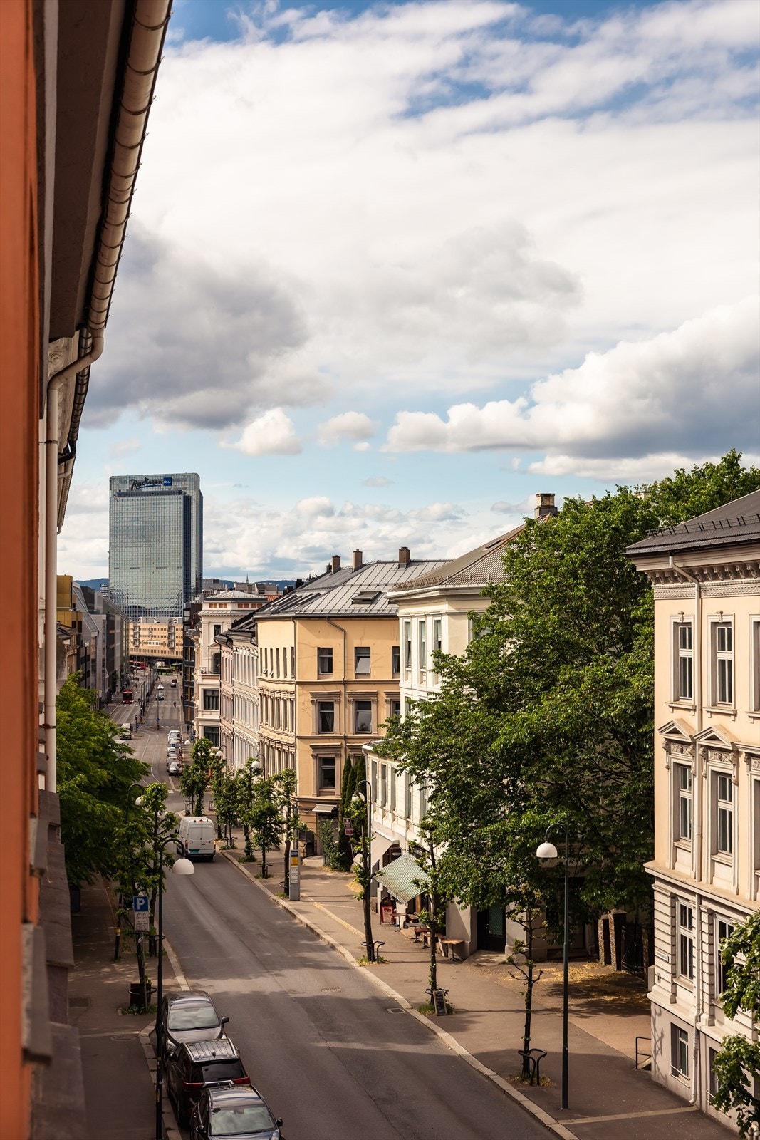 Hyggelig utsikt nedover Schweigaards gate mot Oslo sentrum. Leiligheten har gangavstand til det meste! Galleribilde