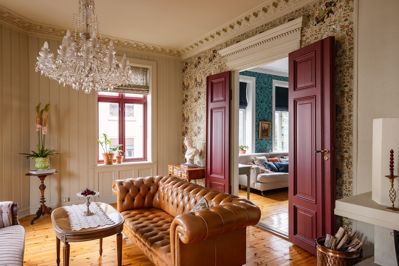 Rommet har gode møbleringsmuligheter, med plass til både sofaseksjon og tilhørende møbler Galleribilde