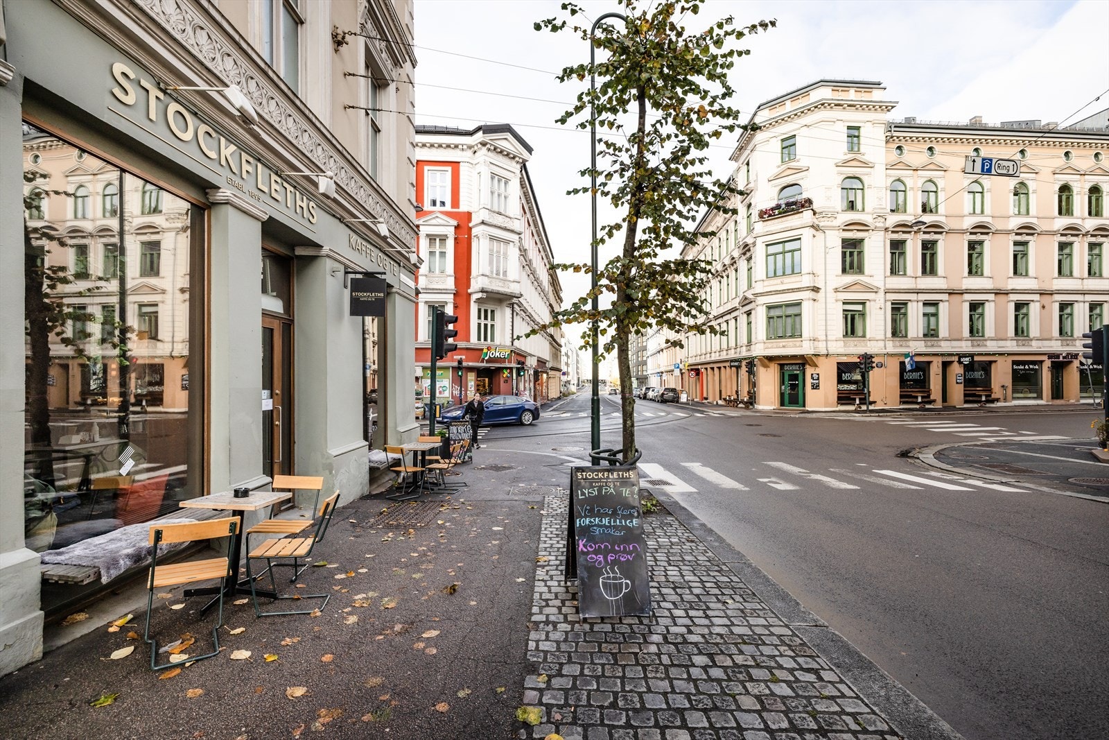 På Stockfleths finner du kvalitetskaffe og nydelige bakervarer. Stockflets feirer 130 år i 2025 og avdelingen i Munkegata er forsøkt å tilbakeført til slik lokalet ville sett ut dersom Stockfleths hadde åpnet dørene på slutten av 1800-tallet Galleribilde