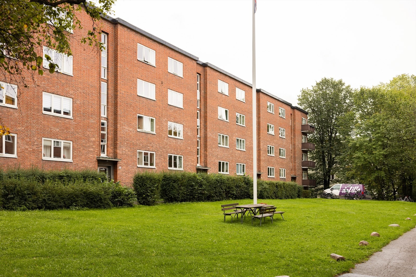 Flere sittegrupper for beboerne. Galleribilde