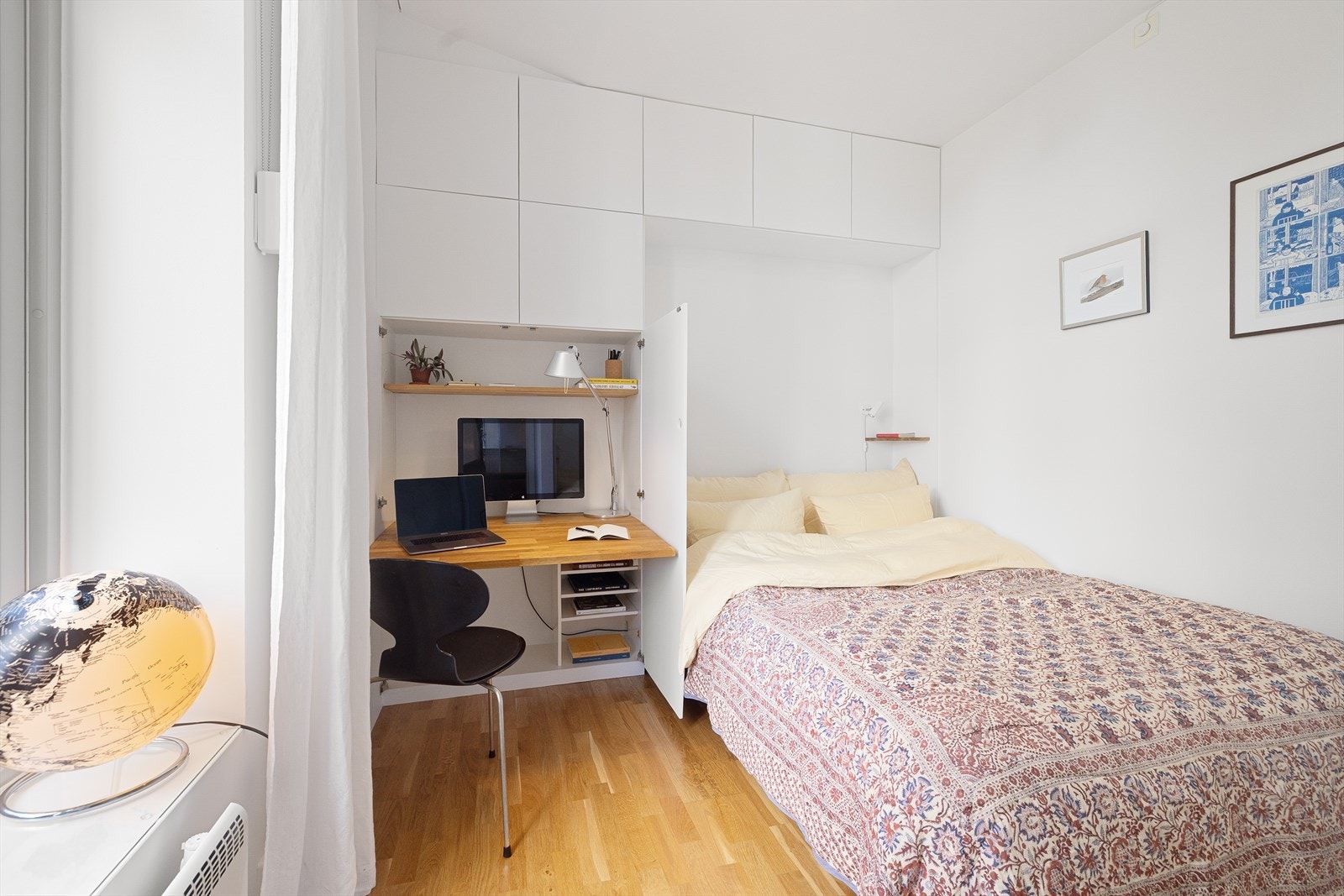 Her er det plass til dobbeltseng og masse lagringsplass. Galleribilde
