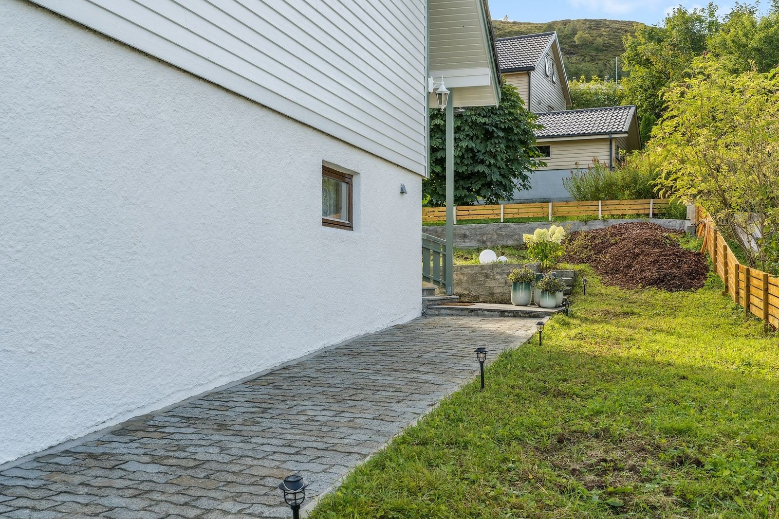 Mot inngangsparti Galleribilde