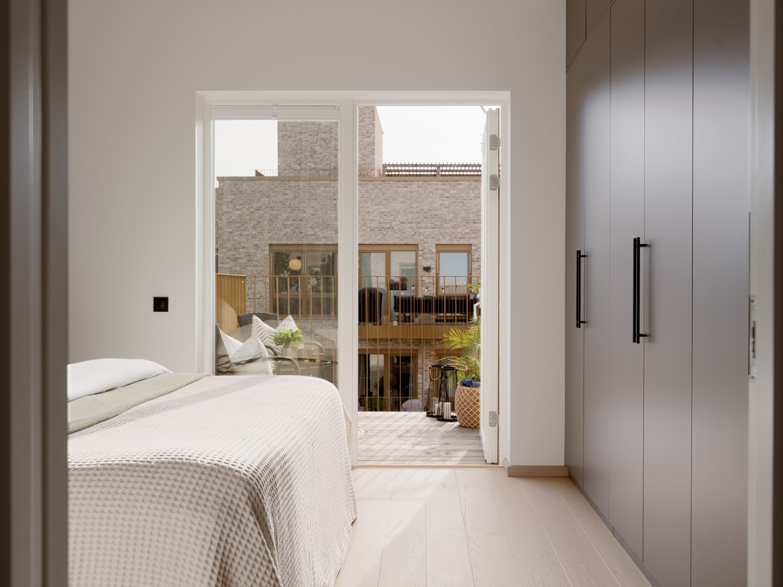 Fra soverommet har du adkomst til boligens andre balkong. Galleribilde