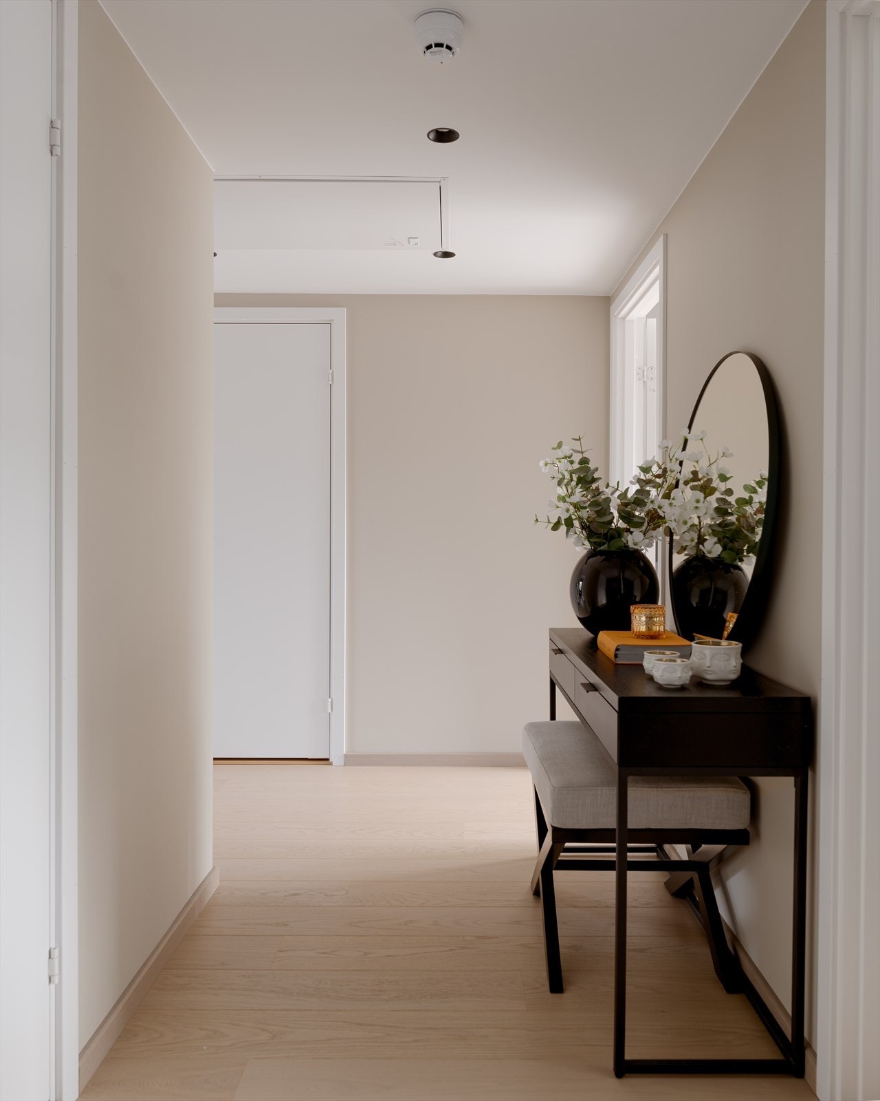 Velkommen inn til denne særdeles vakre leiligheten i Gregers Kvartal på Løren. Galleribilde