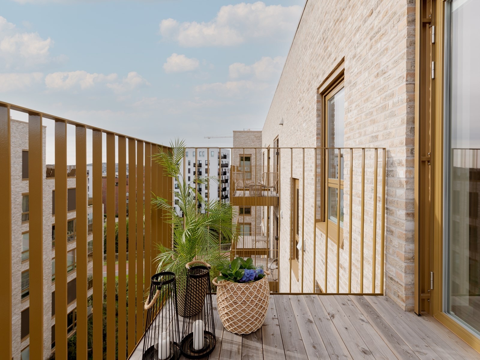 Her kan du nyte morgensolen fra den står opp og ca. til kl 14 på formiddagen. Galleribilde