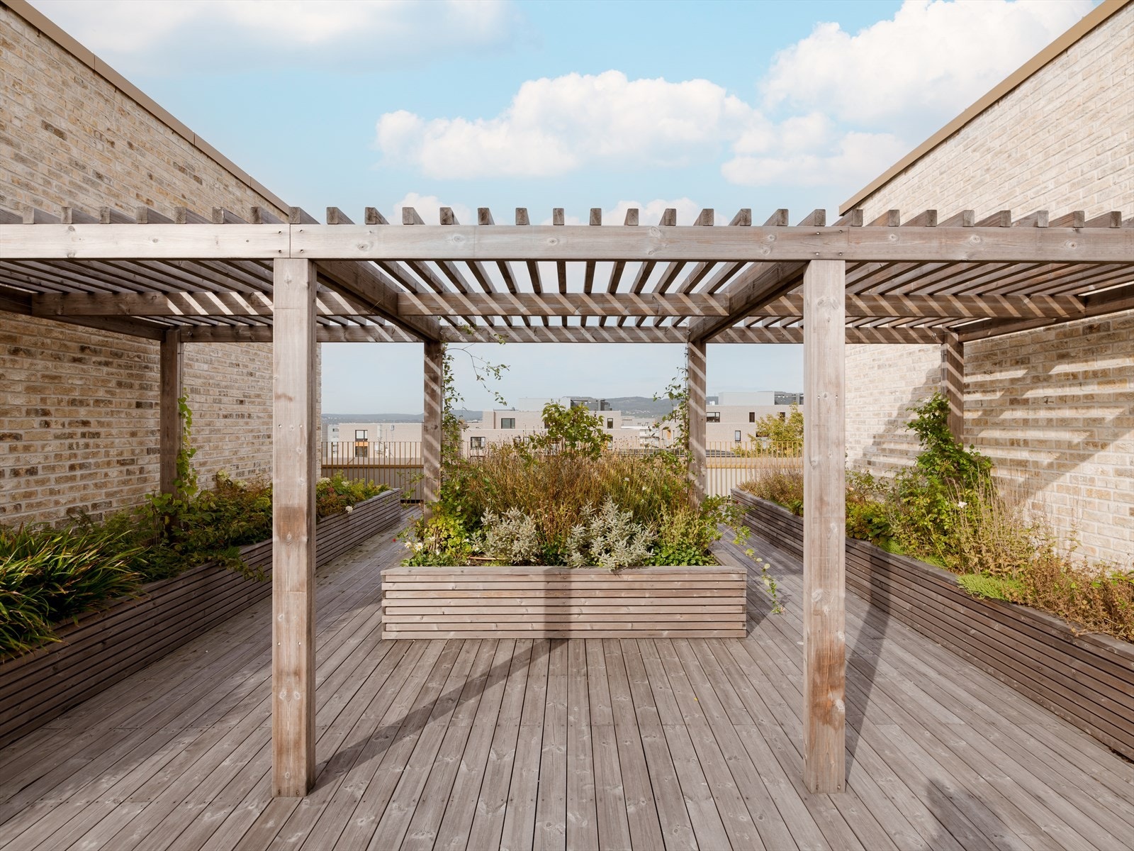 På takterrassen finner du flotte grøntområder og flere ulike sittegrupper. Galleribilde