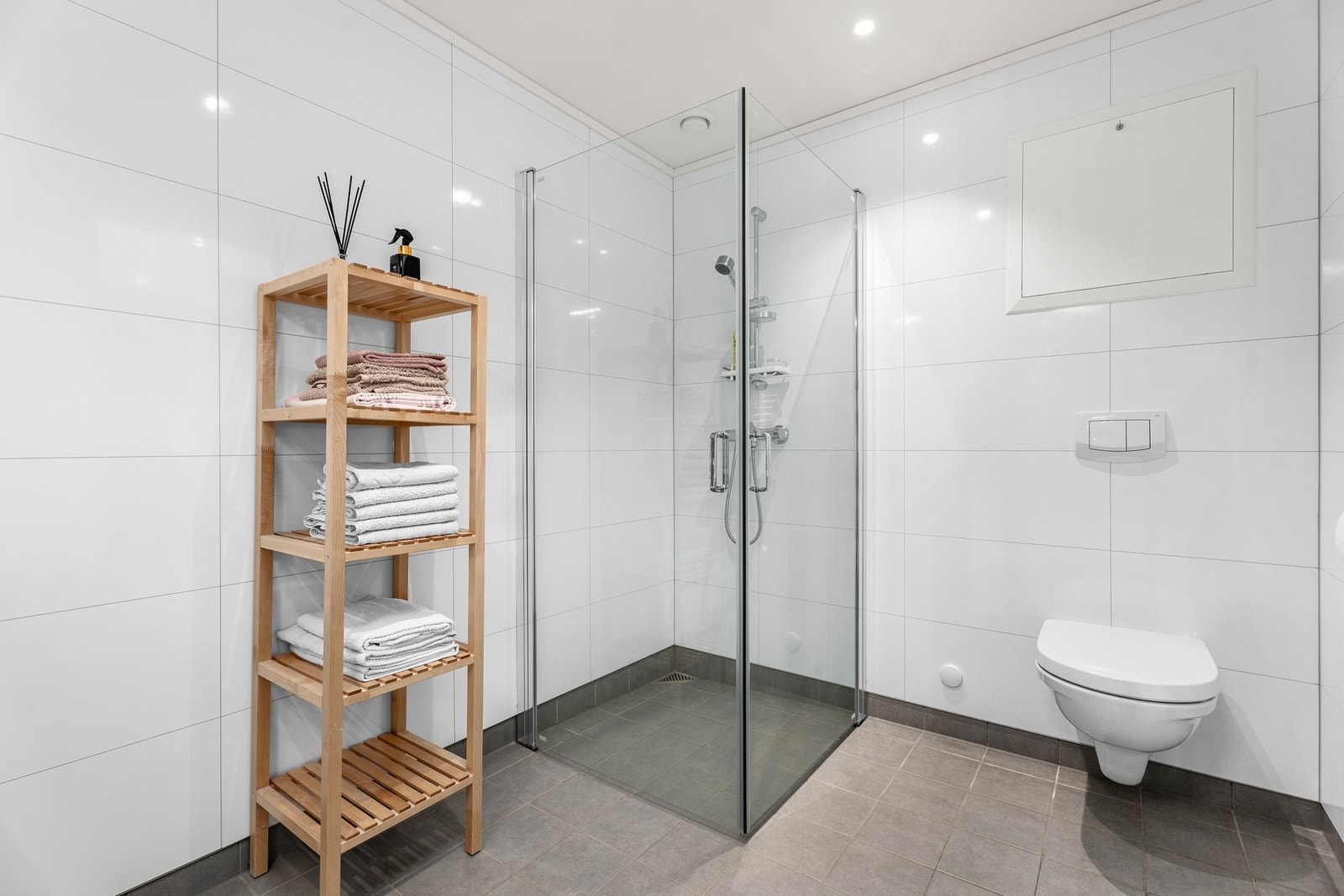 Bad i hovedetasje. Galleribilde