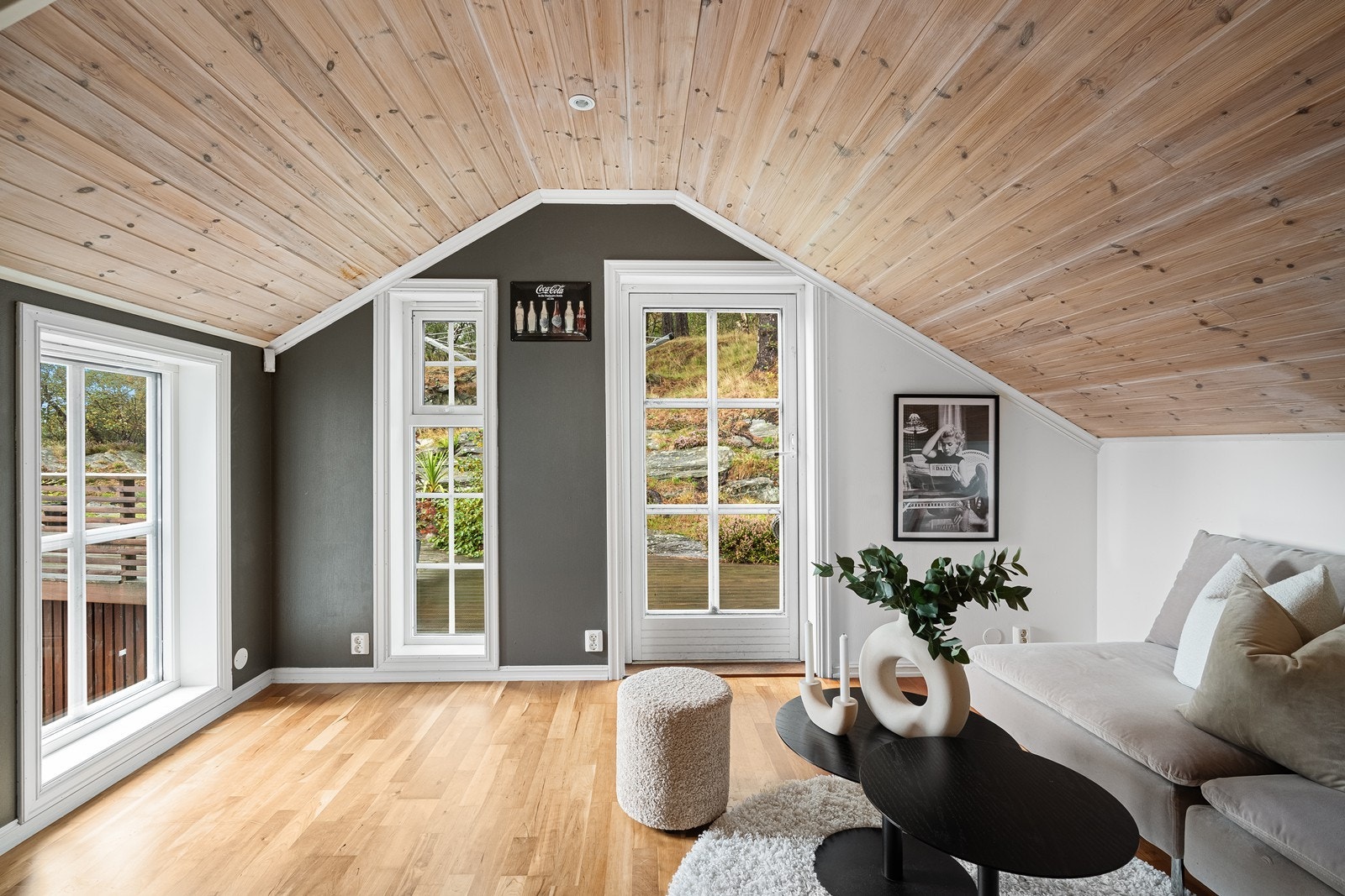 Loftstue med mange bruksområder og god atmosfære. Galleribilde