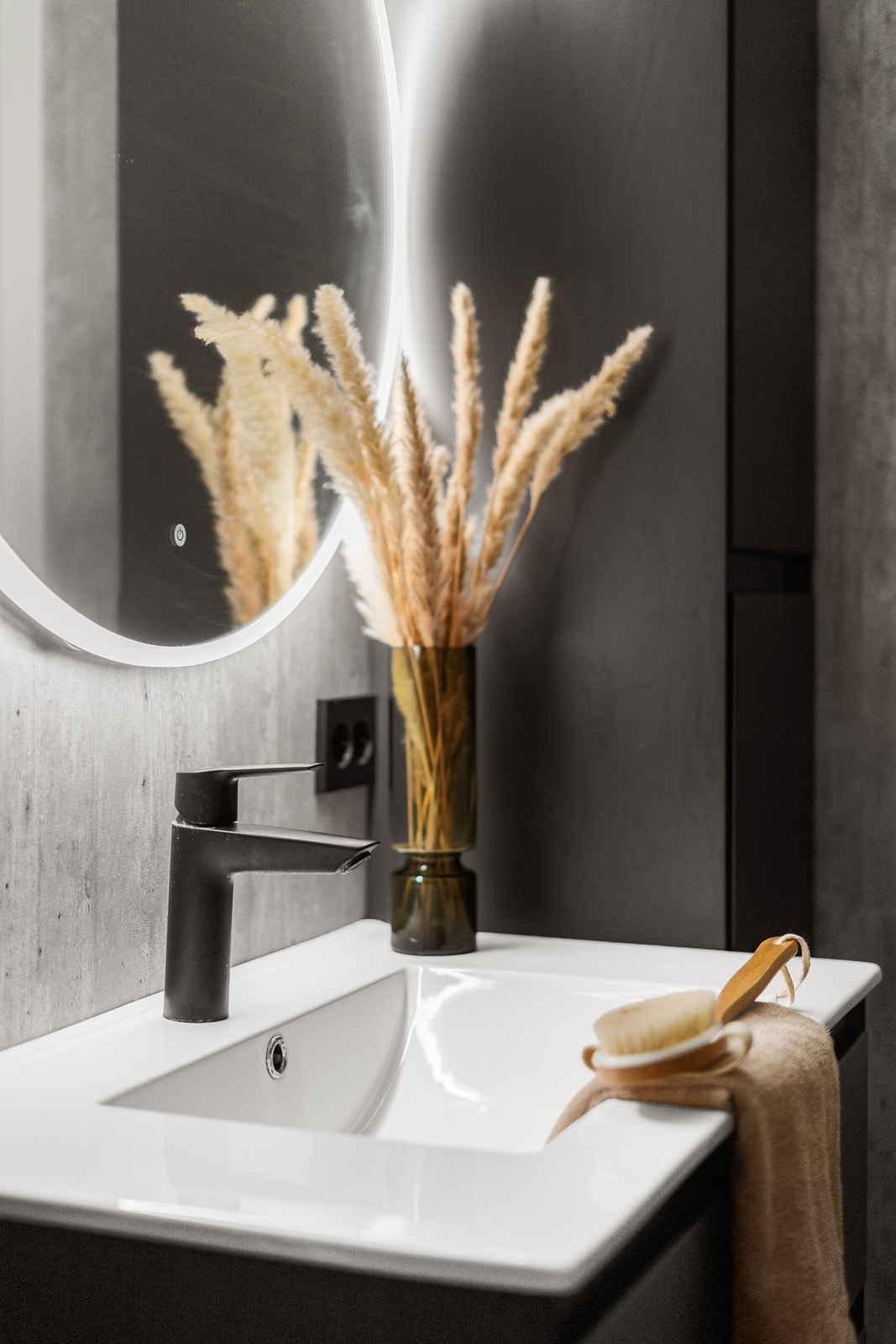 Praktisk planløsning med kombinasjon av estetikk og funksjon. Galleribilde