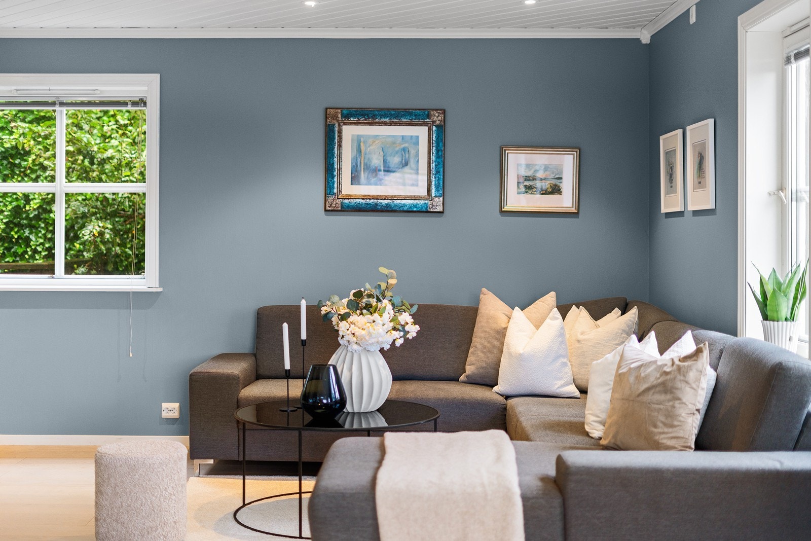 Gjennomtenkt design som kombinerer moderne stil med varme detaljer. Galleribilde