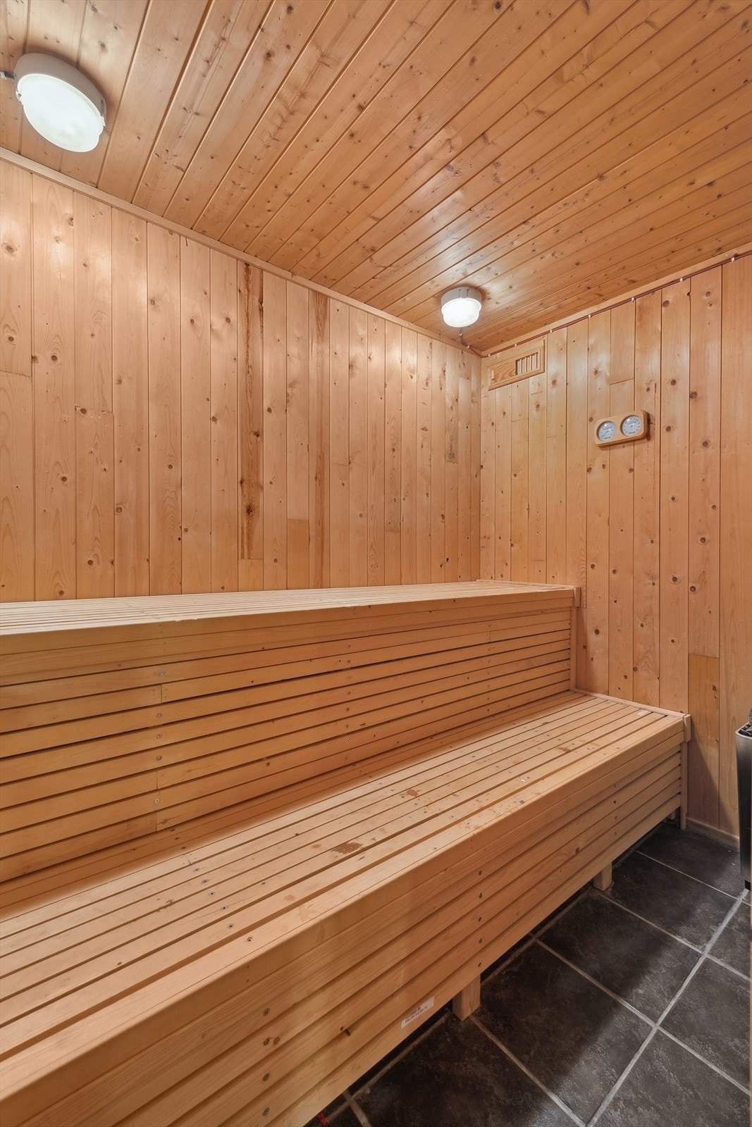 Fra tidligere salg av boligen opplyses det om at badstue er etablert i 2006. Galleribilde